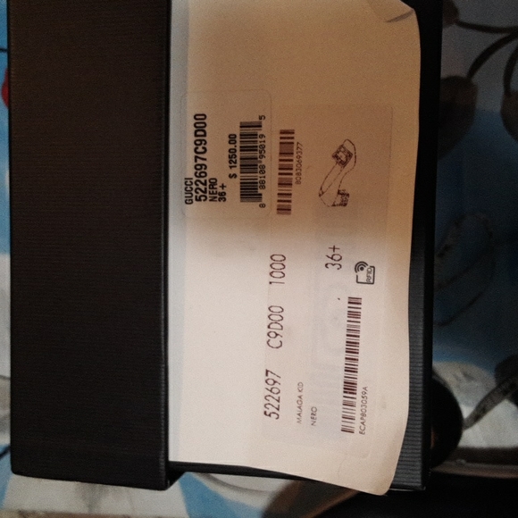 Gucci Malaga Kid leather mid heel pump with crystal G - Picture 14 of 15